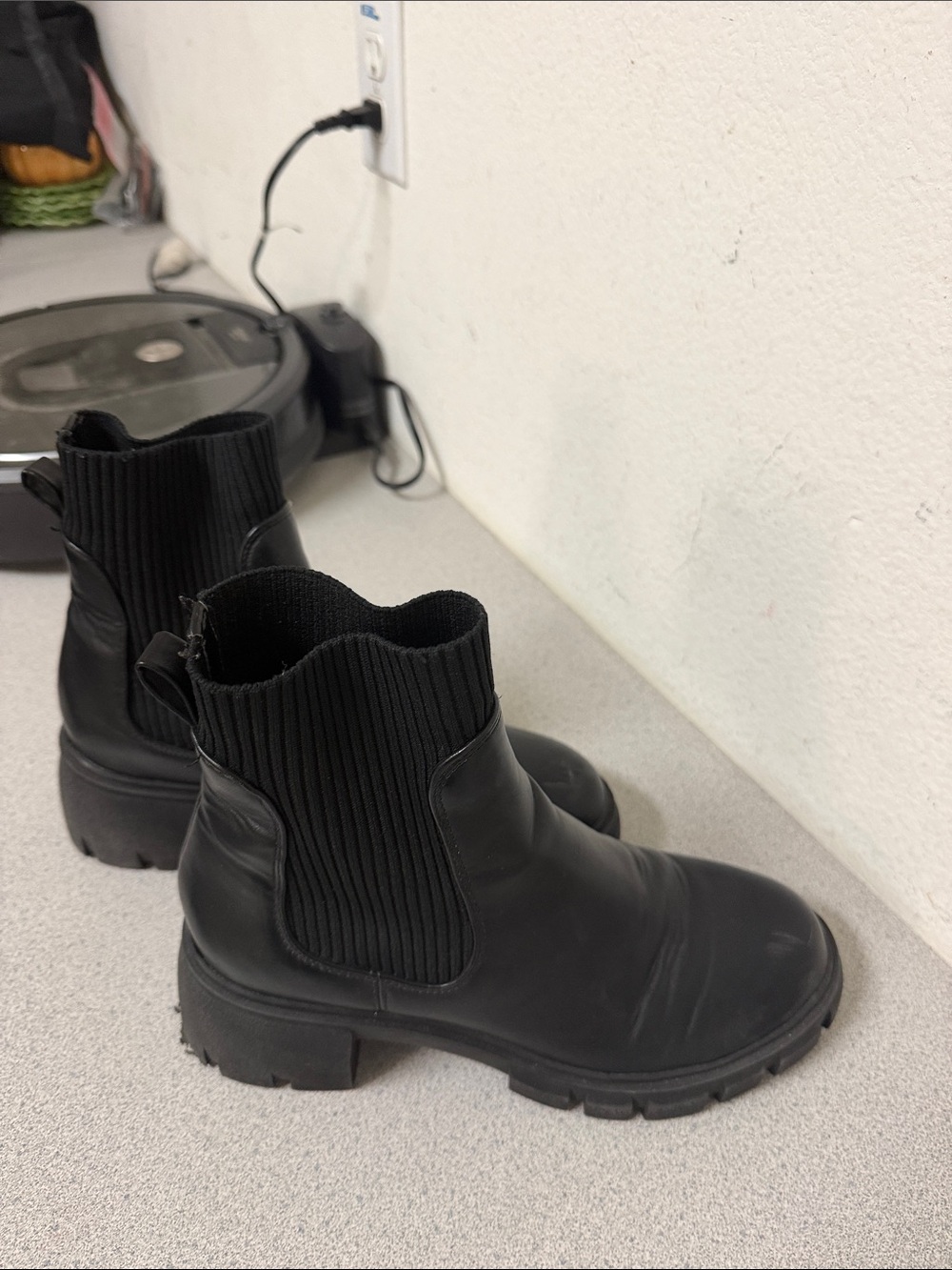 Steve Madden Black Chelsea Lug Sole Booties - Women
